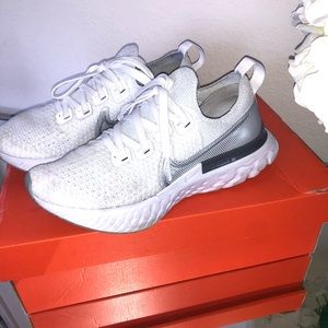 Nike Women's Athletic Shoes - White and Gray